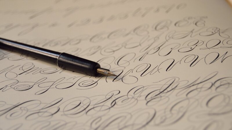 Kalligrafie für Einsteiger: So lernen Sie die kunstvolle Schrift