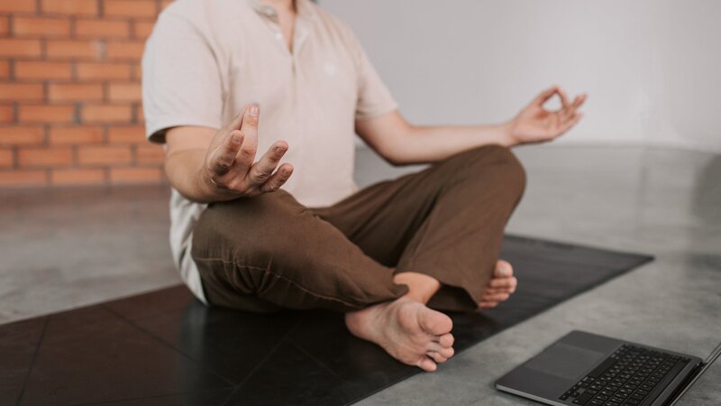 Kleine Entspannungspausen mit Augenyoga
