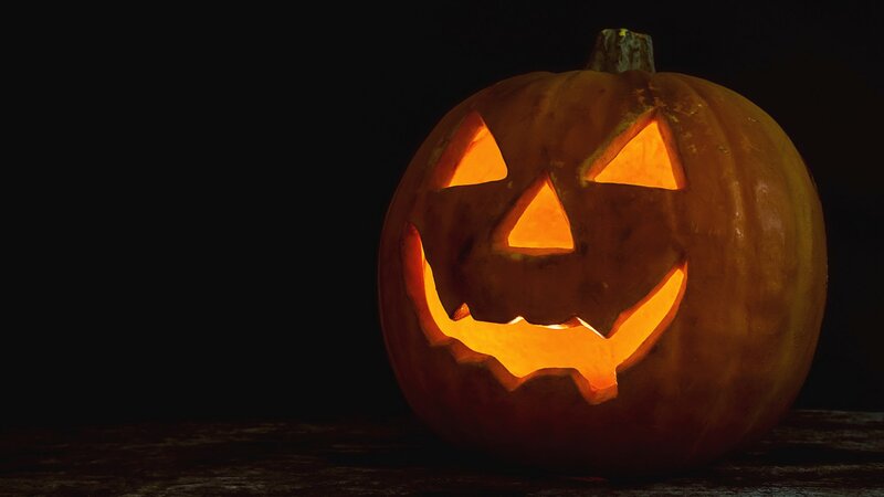 Halloween-Kürbis schnitzen: Ideen und DIY-Anleitung mit leckeren Rezepten