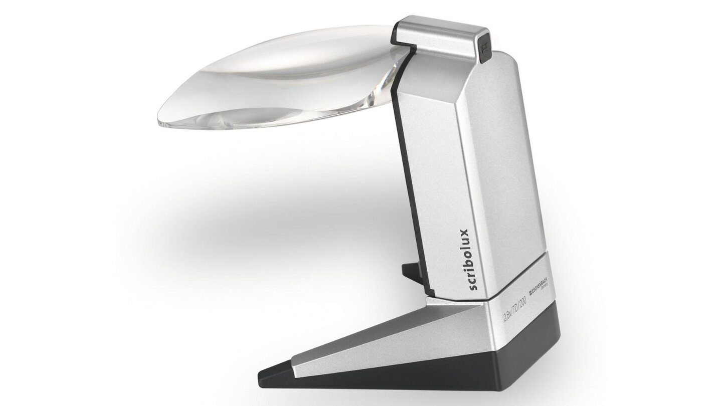 Das Foto zeigt die Standlupe scribolux von Eschenbach Optik.