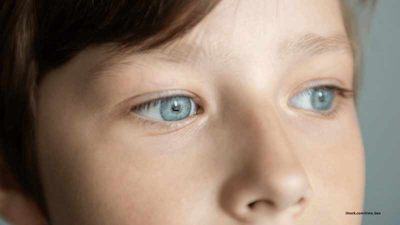 Sehbeeinträchtigung bei Kindern: Warnzeichen für Eltern