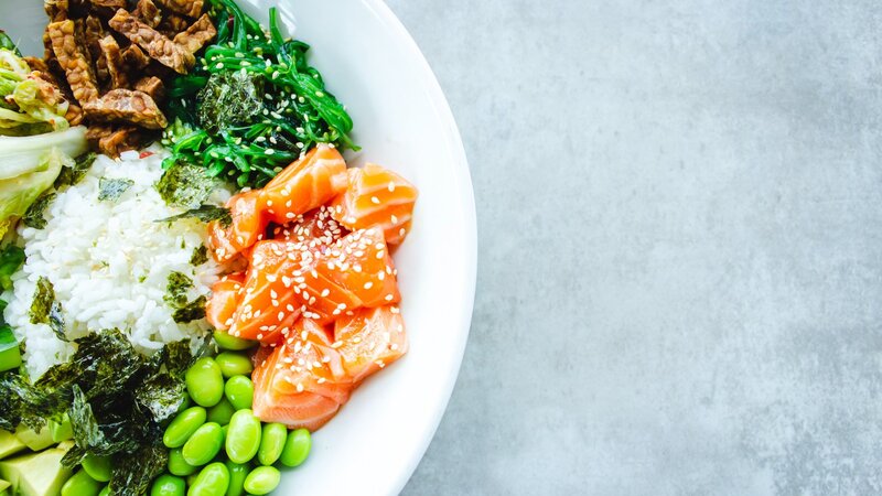 Sommertrend Poké-Bowls: Mit digitalen Lesehilfen neue Rezepte meistern