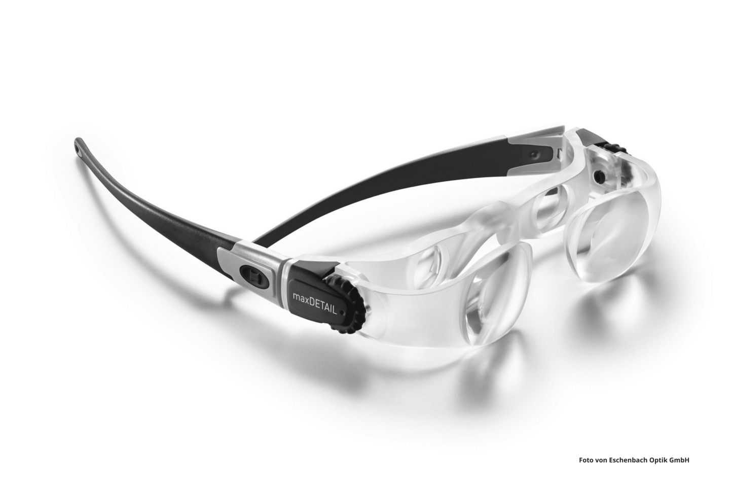 Das Foto zeigt die maxDETAIL Lupenbrille vor weißem Hintergrund. 