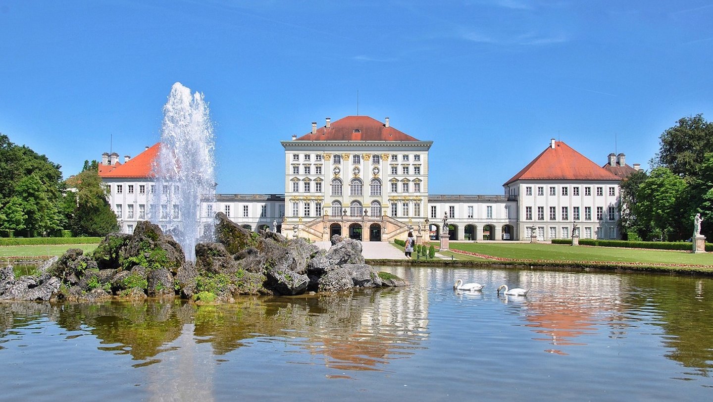 Das Bild zeigt den Nymphenburger Schlosspark in München.
