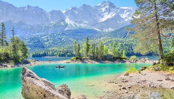 Das Bild zeigt den Eibsee in Bayern.