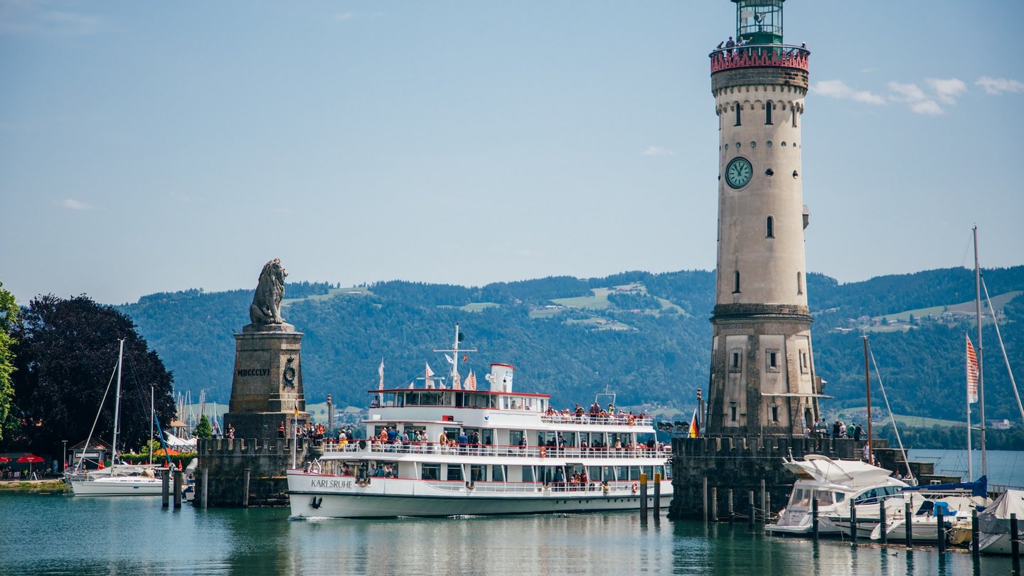 Das Bild zeigt den Hafen in Lindau am Bodensee.